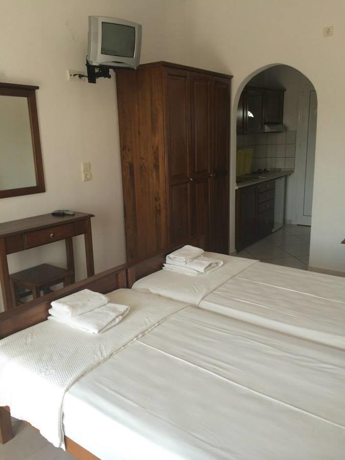 Gogas Palace Aparthotel อัมมูเดีย ภายนอก รูปภาพ