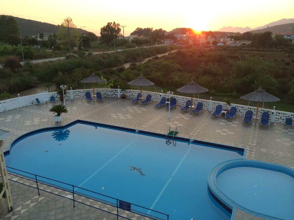 Gogas Palace Aparthotel อัมมูเดีย ภายนอก รูปภาพ
