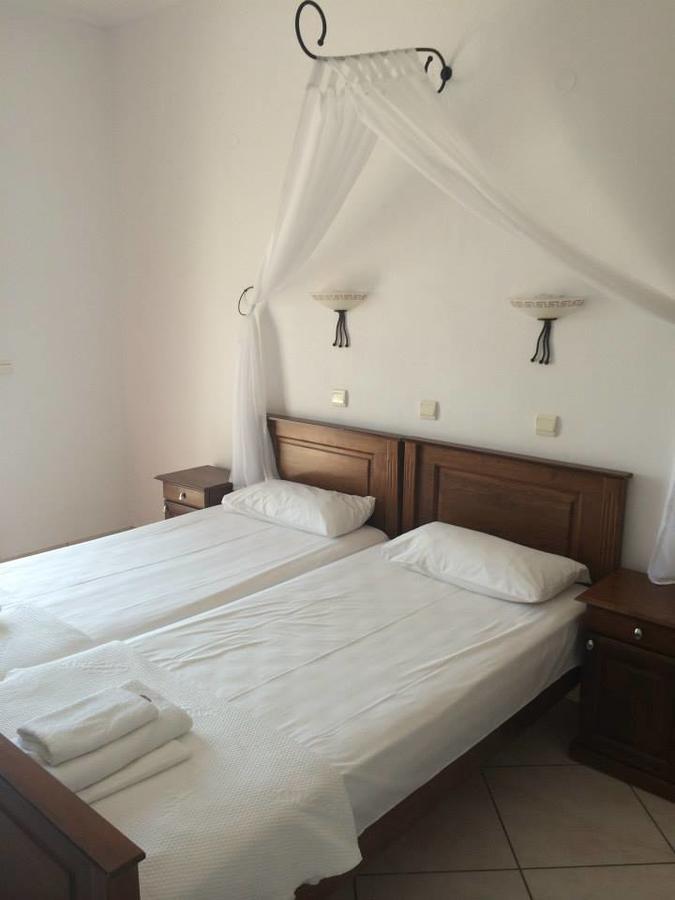 Gogas Palace Aparthotel อัมมูเดีย ภายนอก รูปภาพ